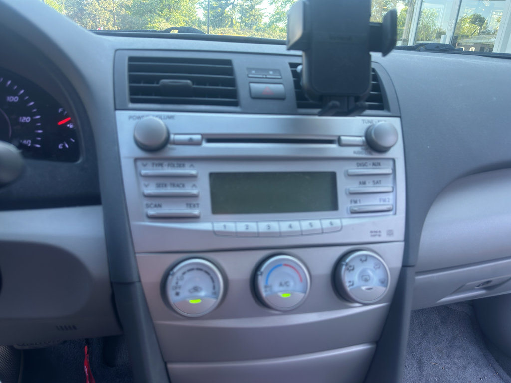 Used 2011 Toyota Camry LE FWD image 7