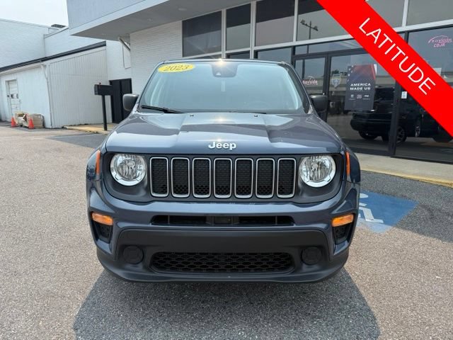 Used 2023 Jeep Renegade Latitude AWD/4WD image 4
