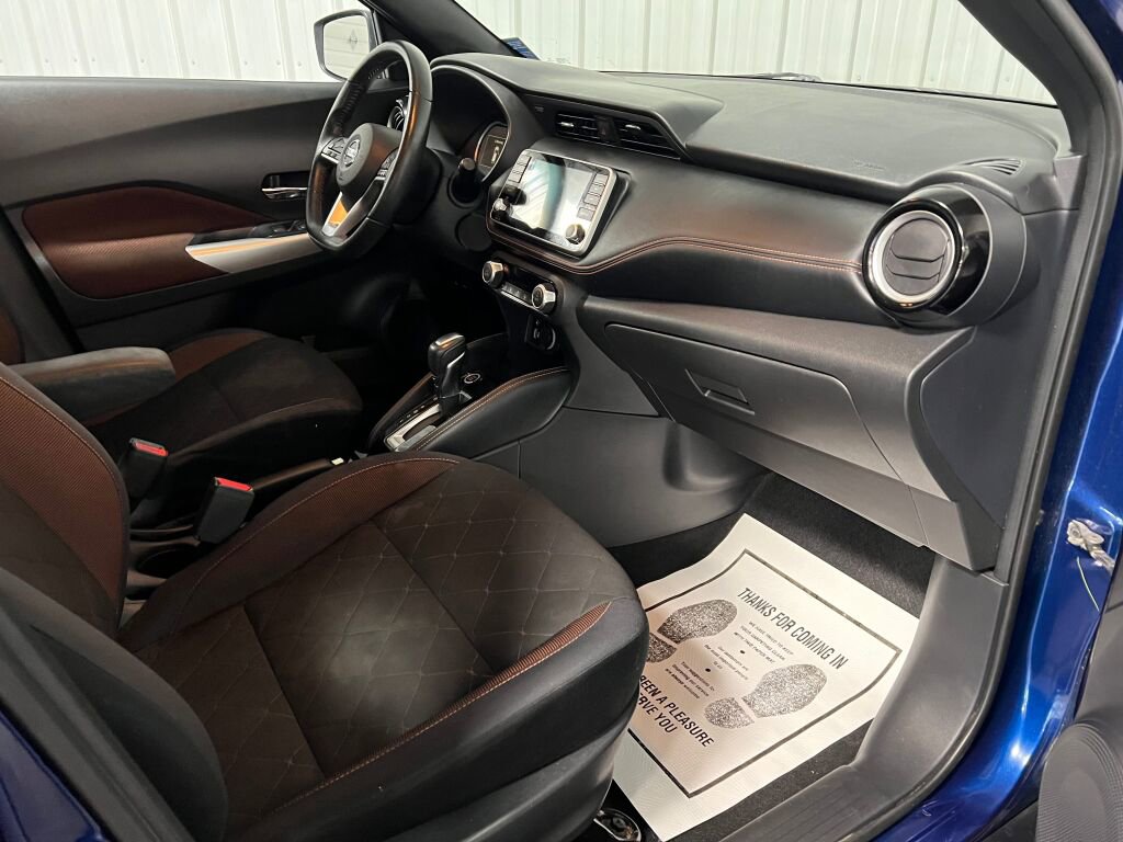 Used 2018 Nissan Kicks SR image 3