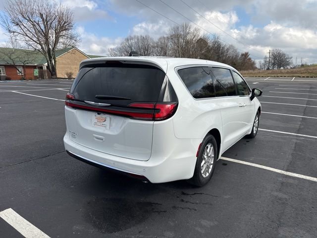 New 2026 Chrysler Pacifica Select image 7