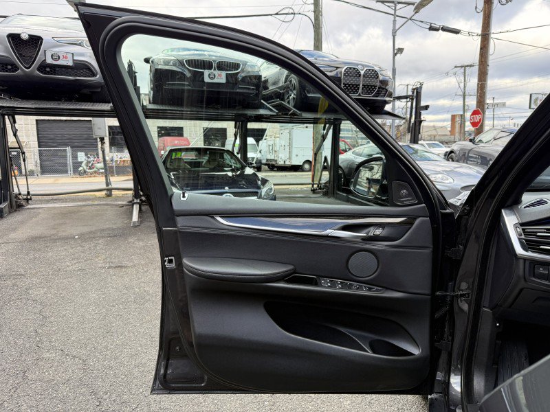 Used 2017 BMW X5 xDrive40e image 11