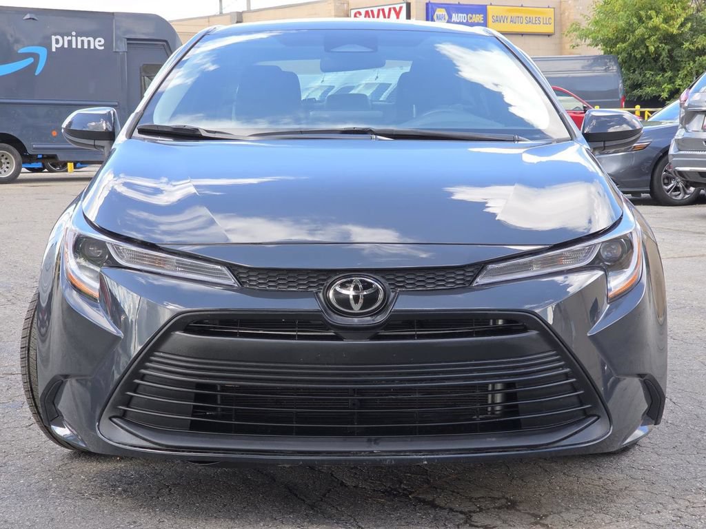 Used 2025 Toyota Corolla LE w/ Convenience Package FWD image 8