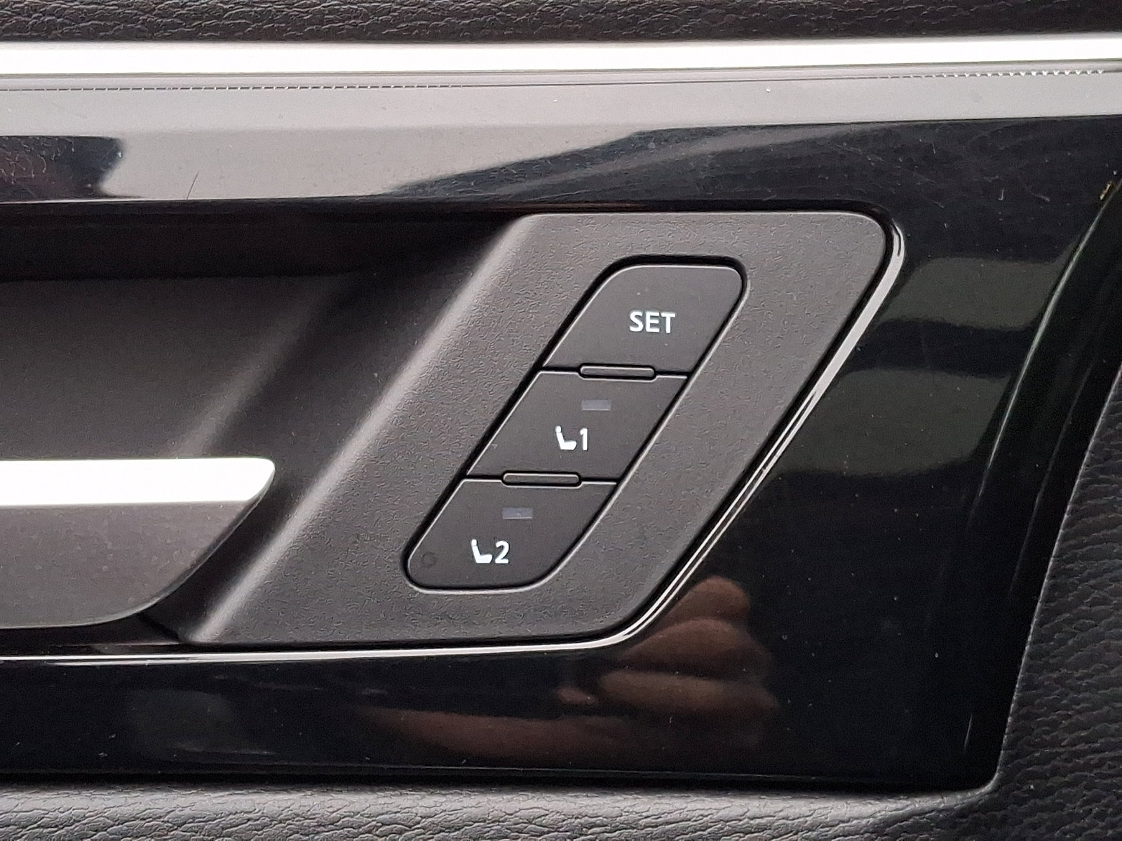 Used 2025 Mitsubishi Outlander SEL AWD/4WD image 13