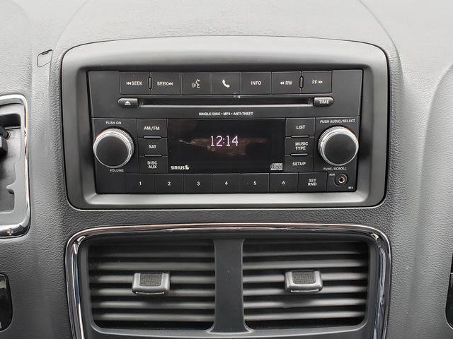 Used 2016 Dodge Grand Caravan SE image 21