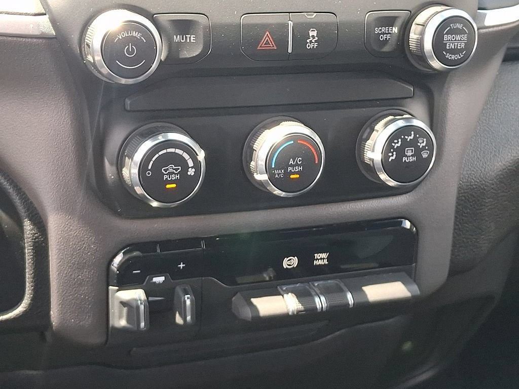 Used 2022 RAM 3500 Big Horn AWD/4WD image 15