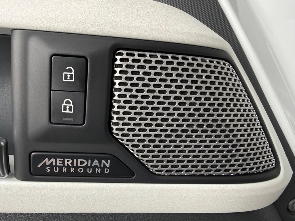 Used 2023 Land Rover Defender 130 SE AWD/4WD image 30