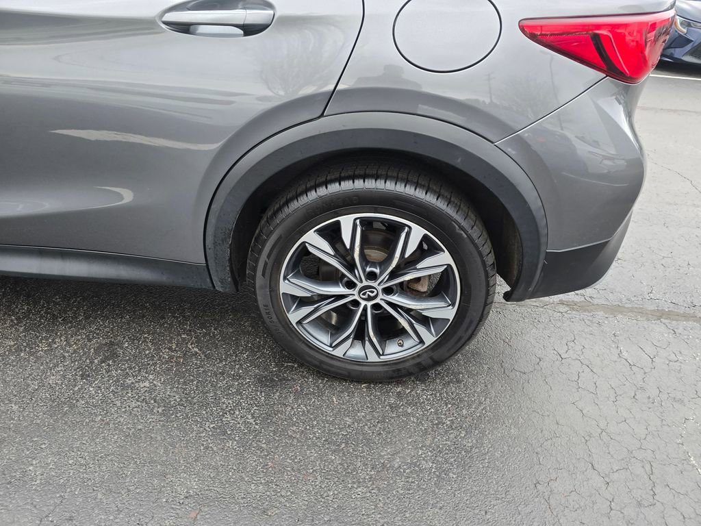 Used 2018 INFINITI QX30 Premium w/ Cargo Package image 4
