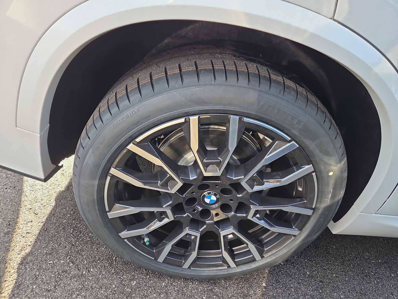 New 2026 BMW X5 xDrive40i w/ M Sport Package image 3