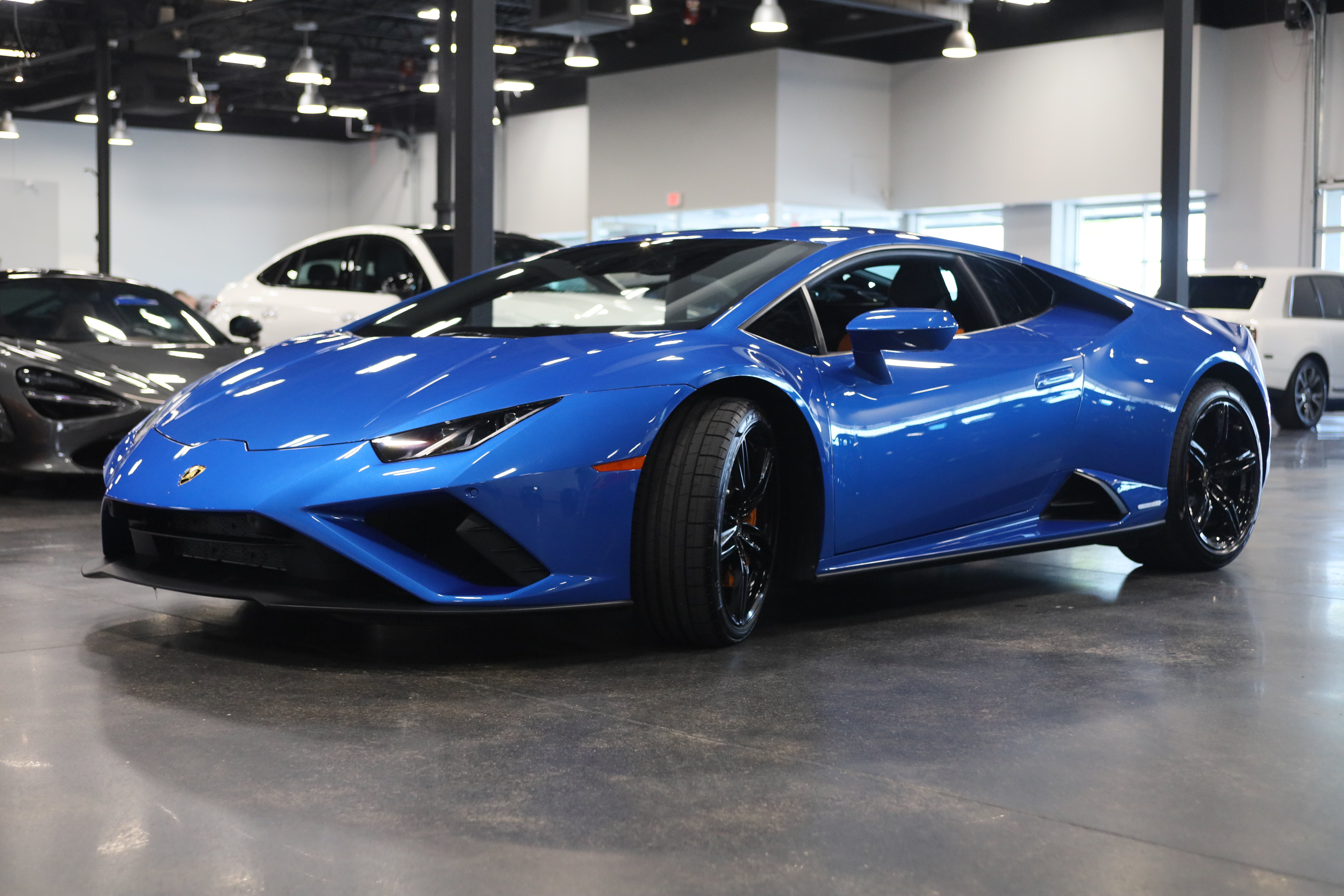 Used 2020 Lamborghini Huracan EVO RWD image 3