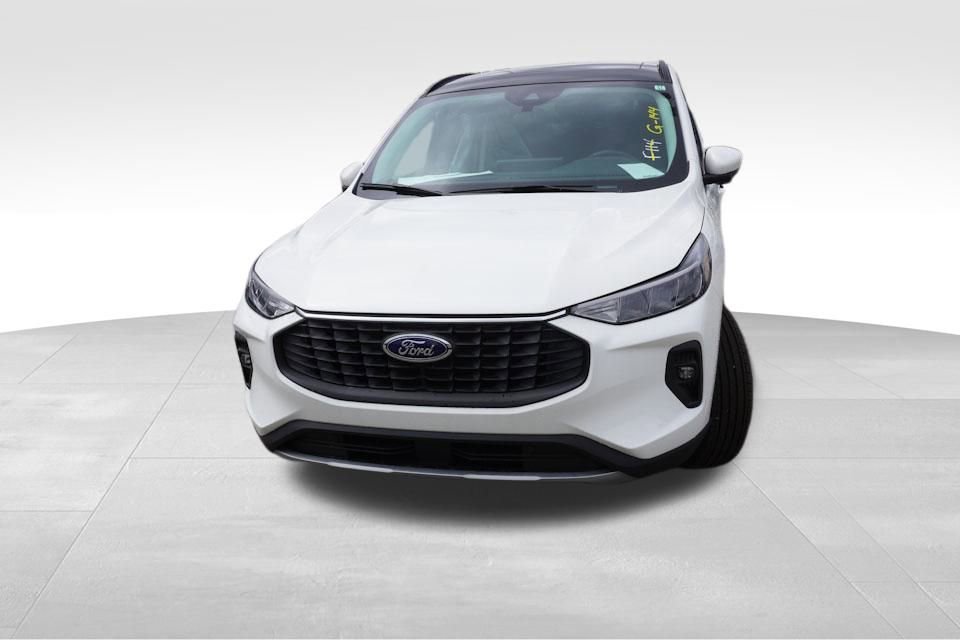 New 2025 Ford Escape SE w/ Class II Trailer Tow Package image 8