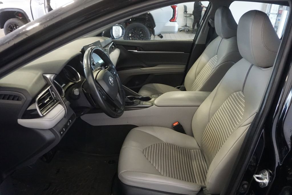 Used 2022 Toyota Camry SE w/ Convenience Package image 7