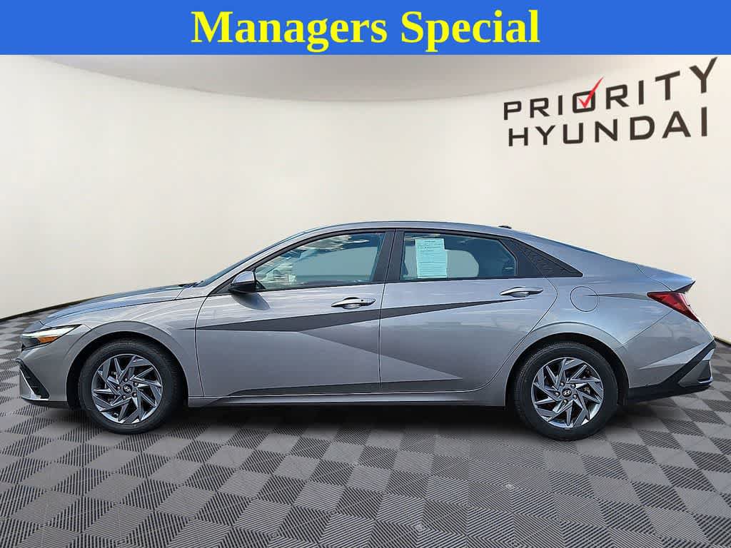 Used 2024 Hyundai Elantra SEL FWD image 7