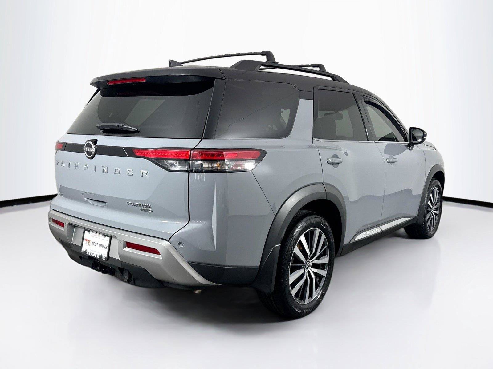 Used 2022 Nissan Pathfinder Platinum w/ Cargo Package AWD/4WD image 2