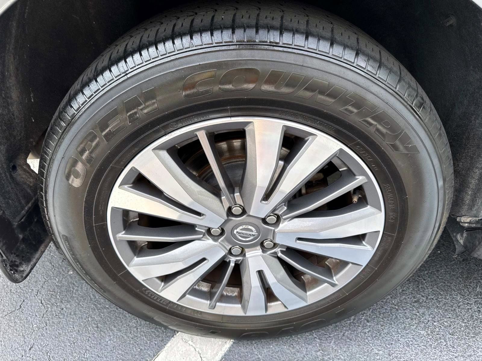 Used 2020 Nissan Pathfinder SV image 28