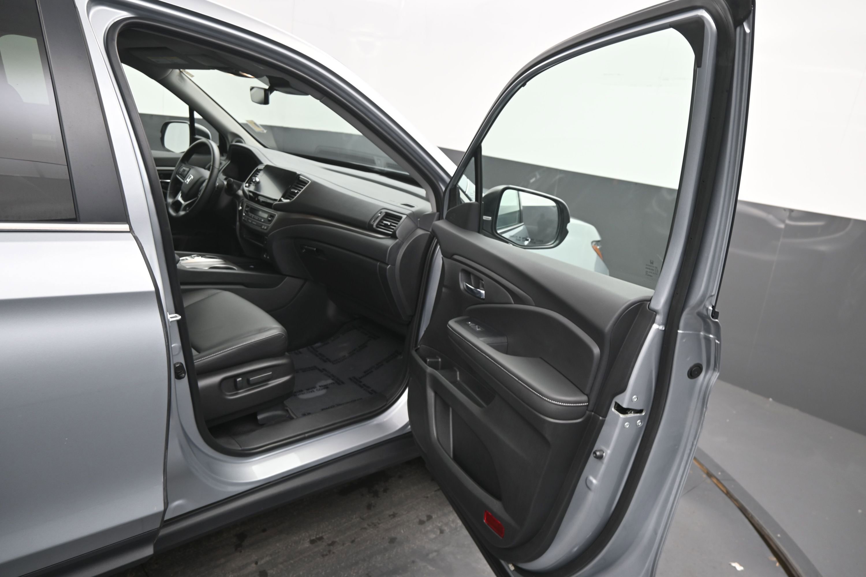 Used 2025 Honda Ridgeline RTL image 12