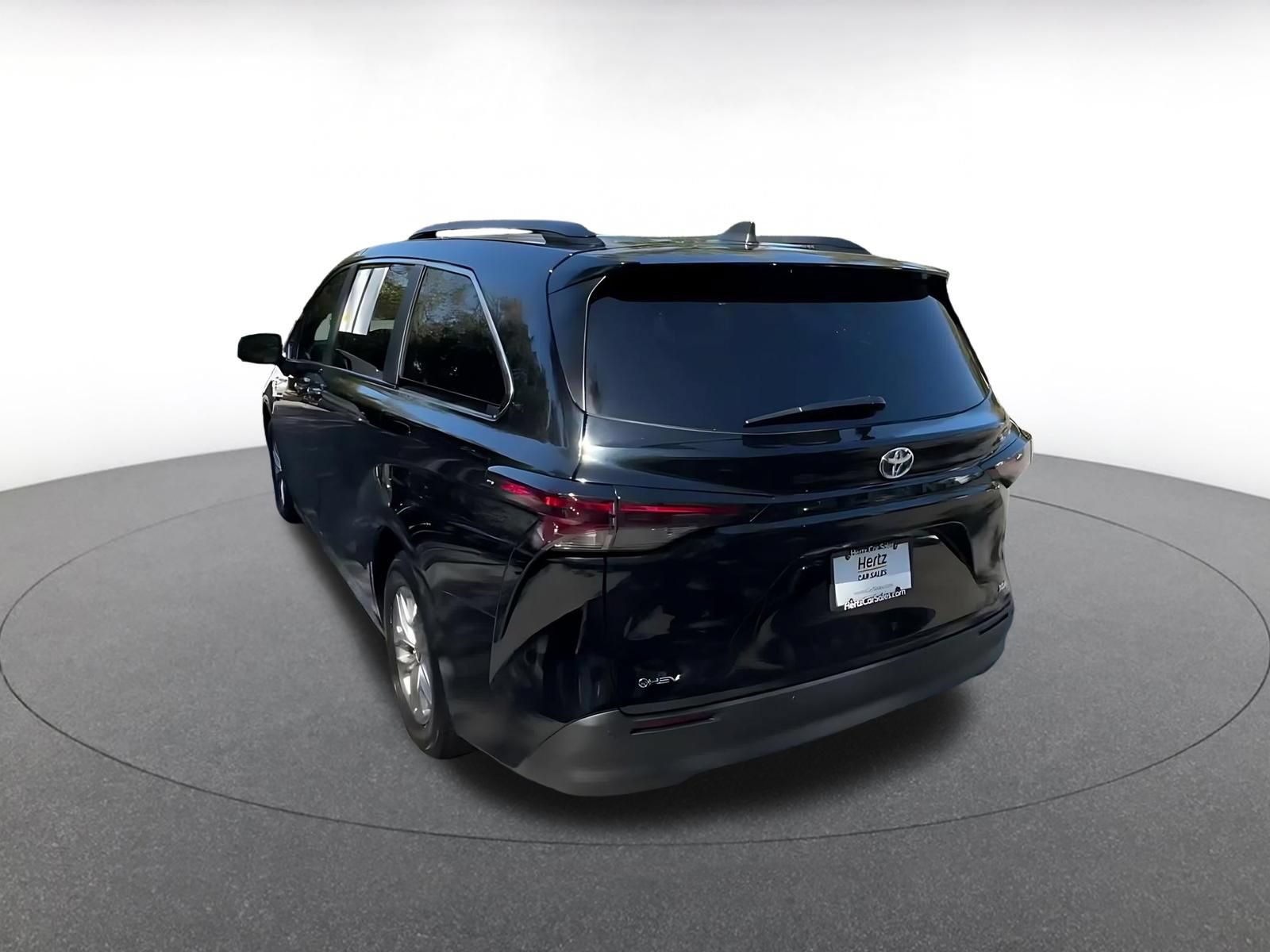 Used 2025 Toyota Sienna XLE FWD image 10