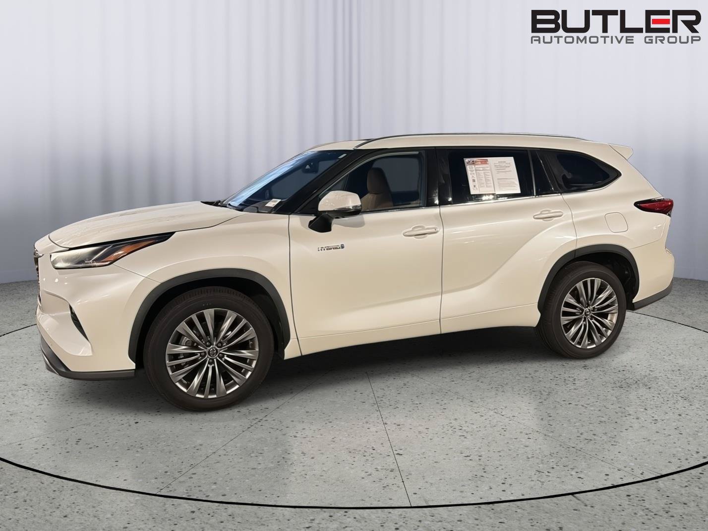 Used 2020 Toyota Highlander Platinum FWD image 3