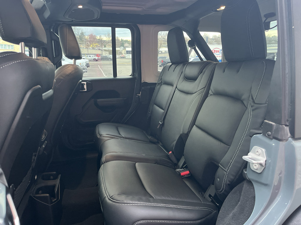 Used 2025 Jeep Wrangler Unlimited Rubicon image 18