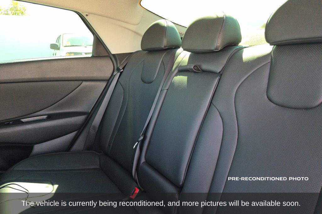 Used 2021 Hyundai Elantra Limited FWD image 12