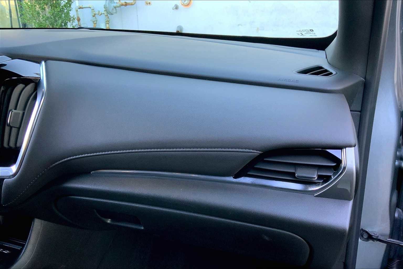 Used 2023 Chevrolet Traverse LT image 18