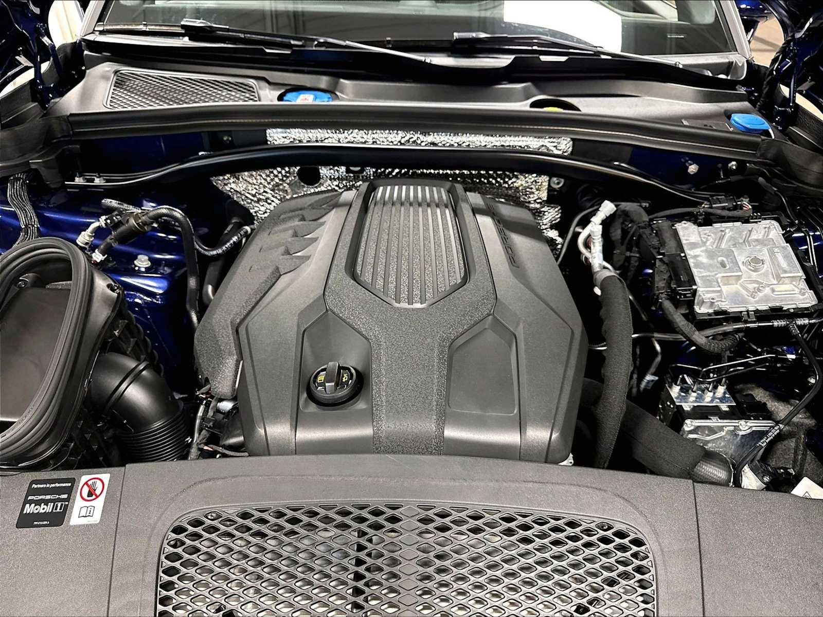 Used 2026 Porsche Macan AWD/4WD image 36