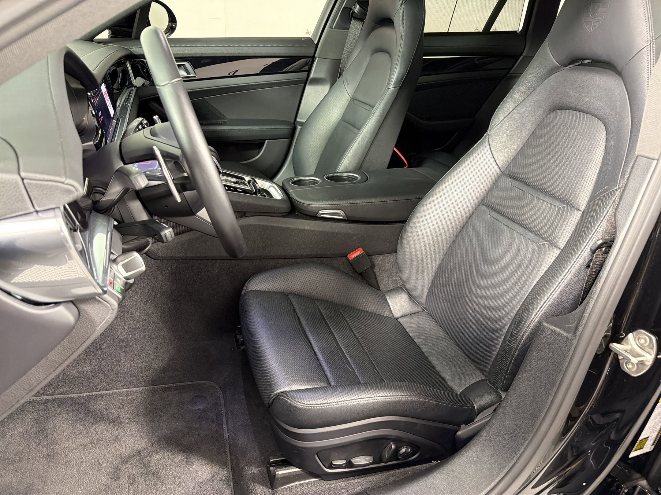 Certified 2023 Porsche Panamera 4 AWD/4WD image 5