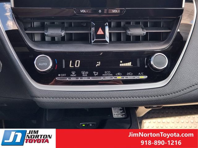 Used 2025 Toyota Corolla SE w/ SE Premium Package FWD image 20