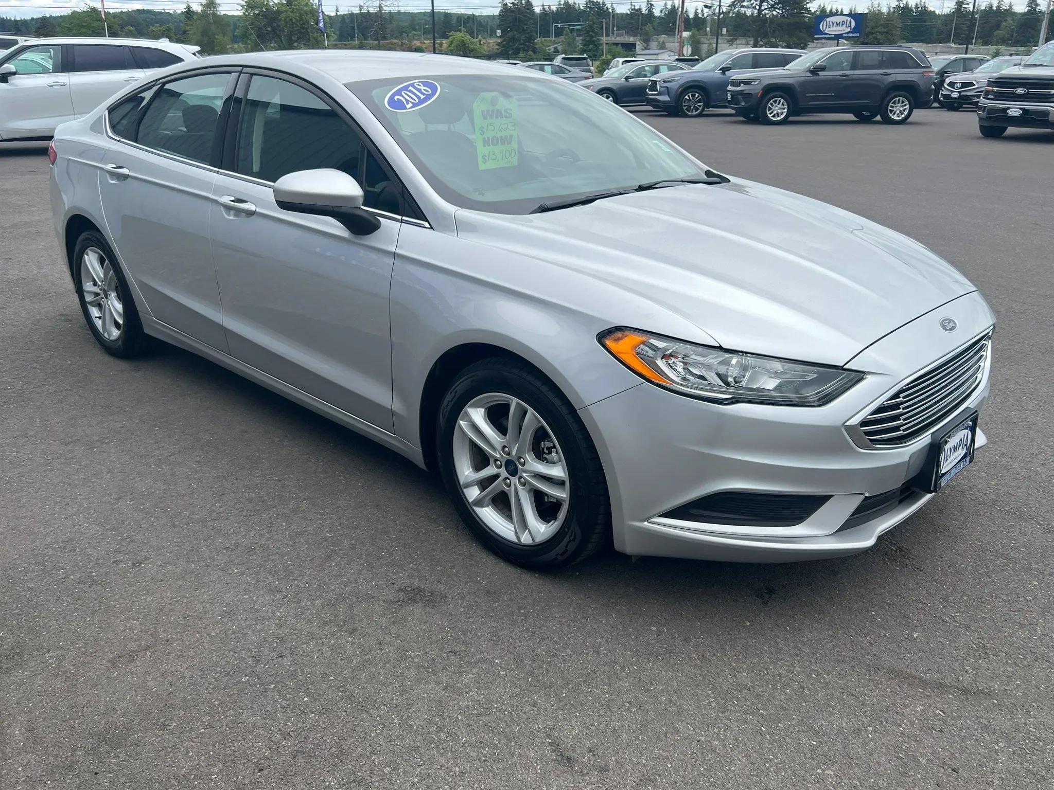 Used 2018 Ford Fusion SE FWD image 3
