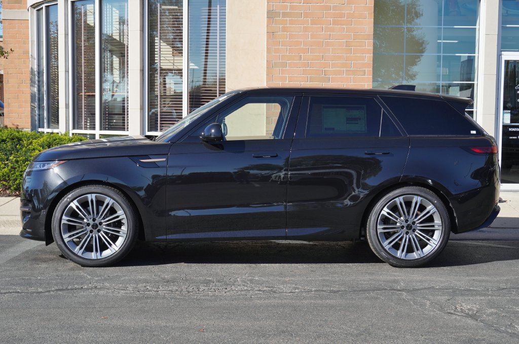 New 2027 Land Rover Range Rover Sport Dynamic SE AWD/4WD image 2