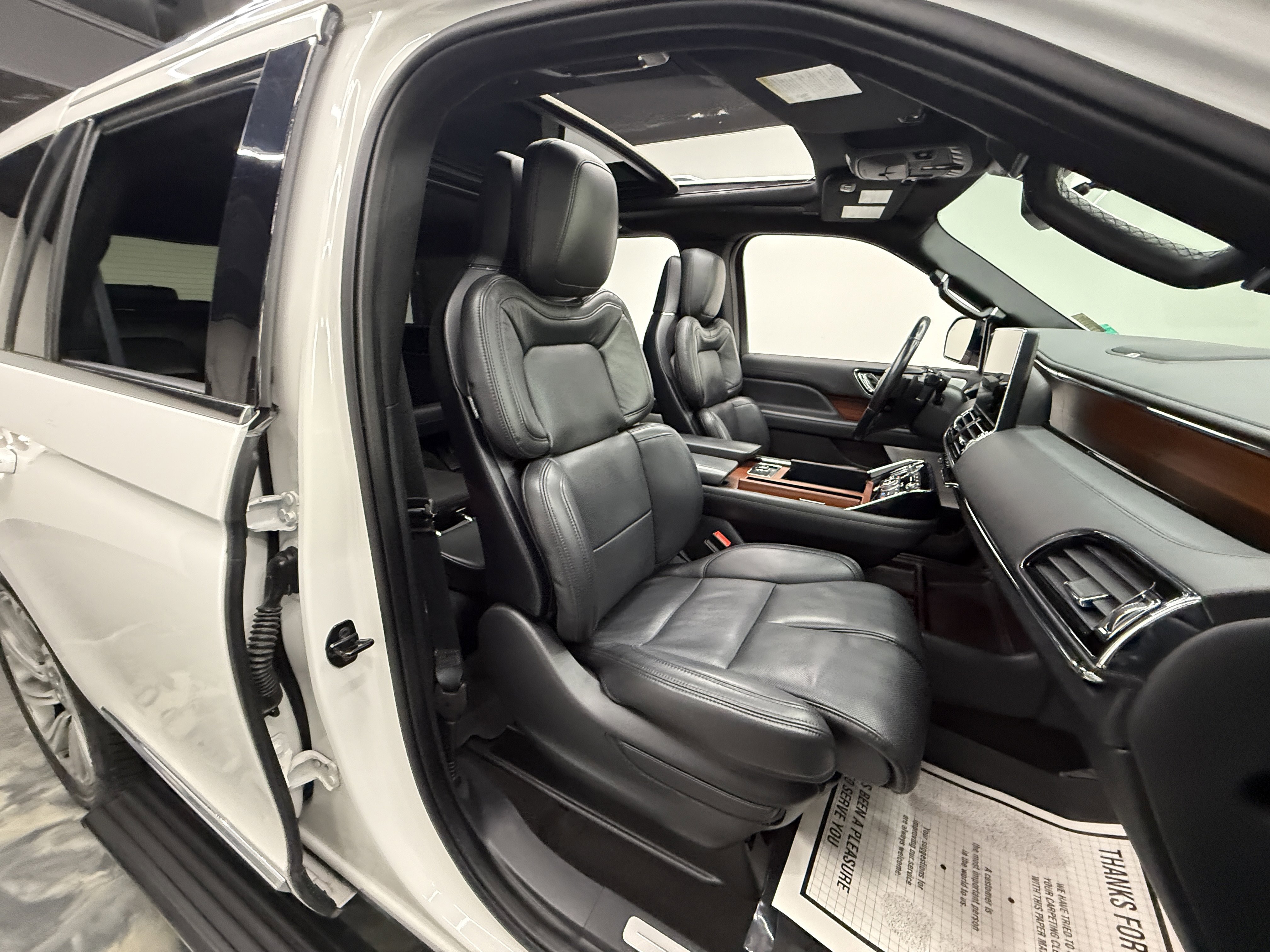 Used 2022 Lincoln Navigator Reserve w/ Equipment Group 201A image 25