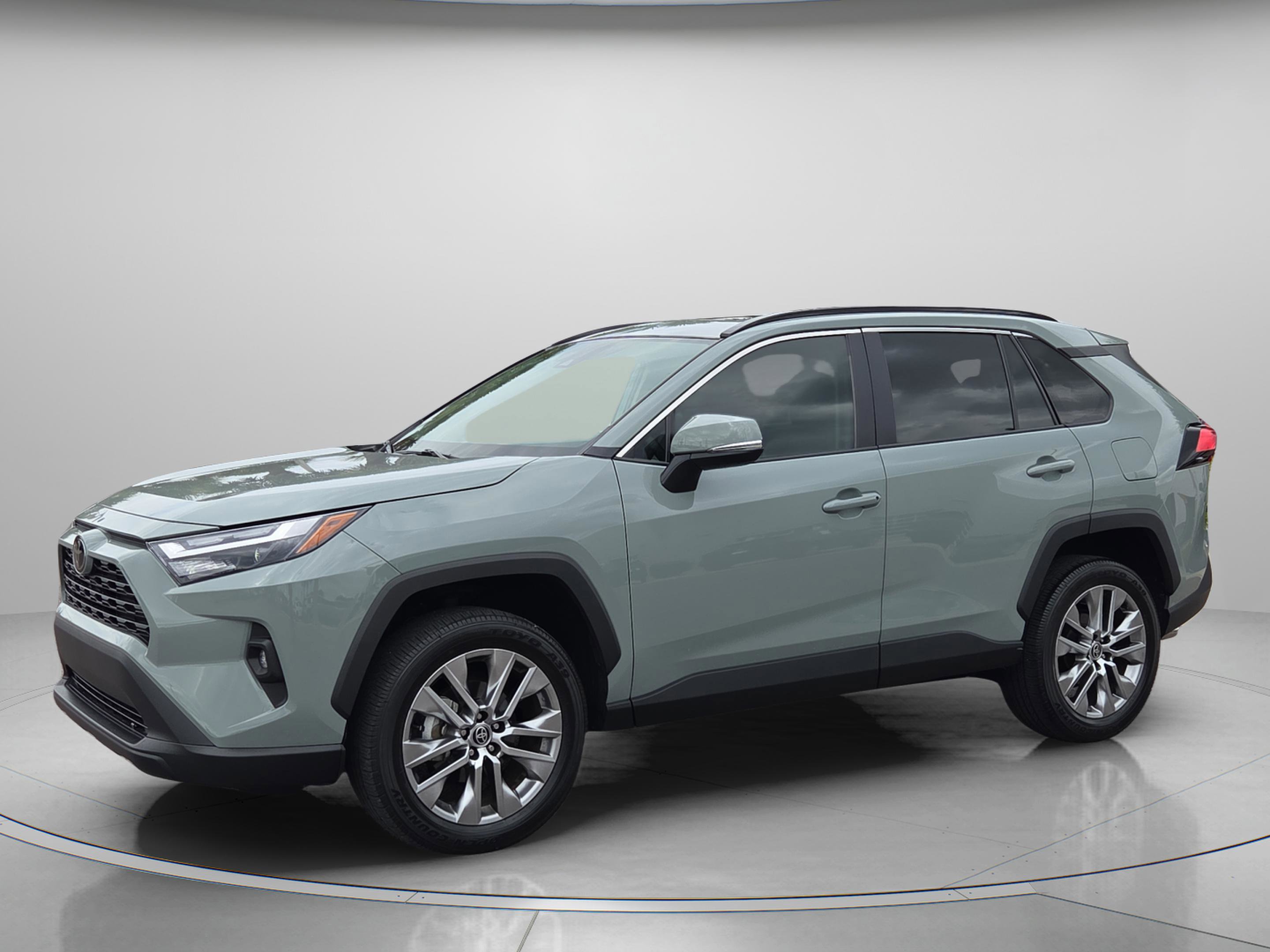 Used 2023 Toyota RAV4 XLE Premium image 2