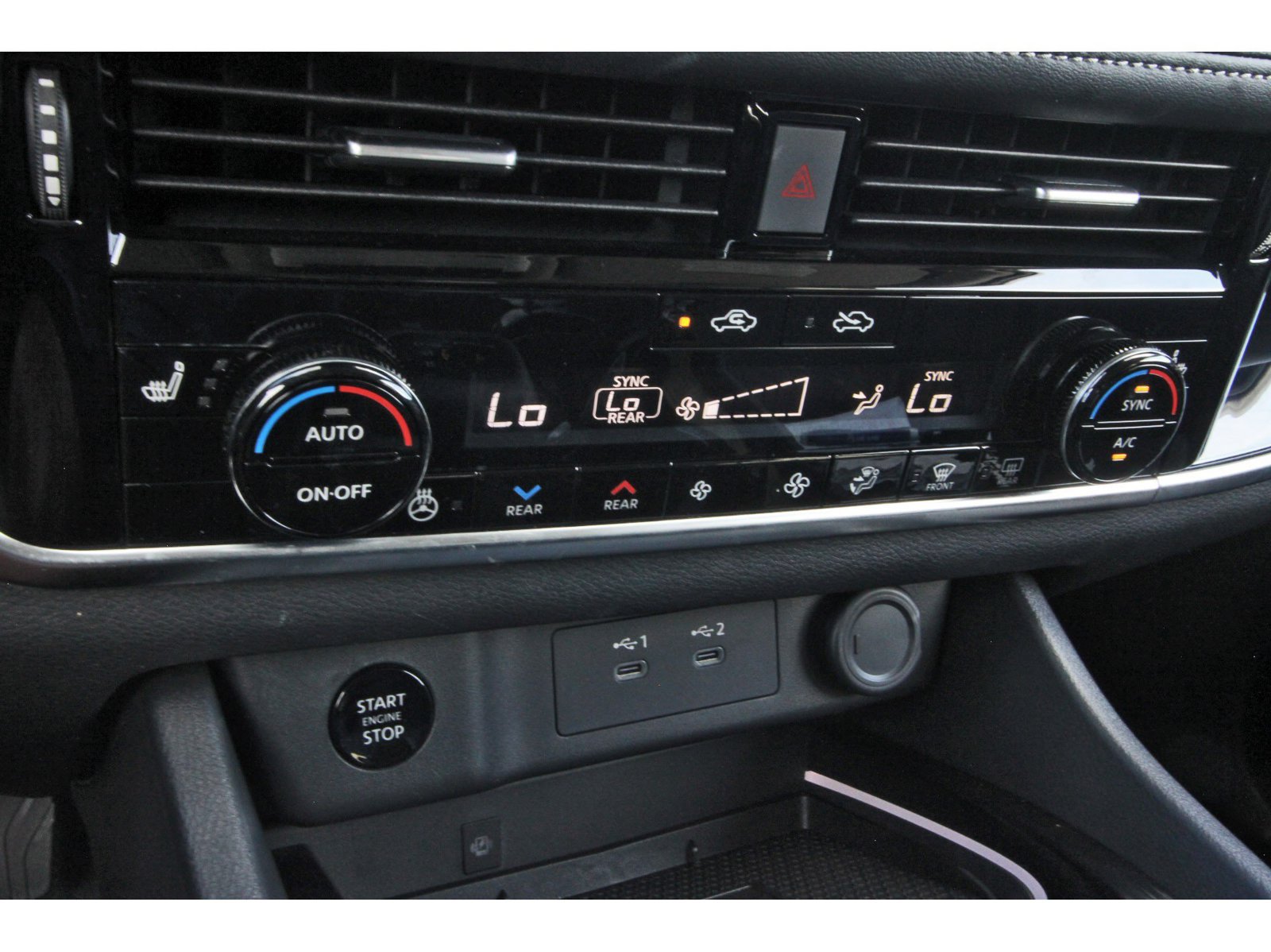 Certified 2025 Nissan Rogue SL w/ SL Premium Package FWD image 28