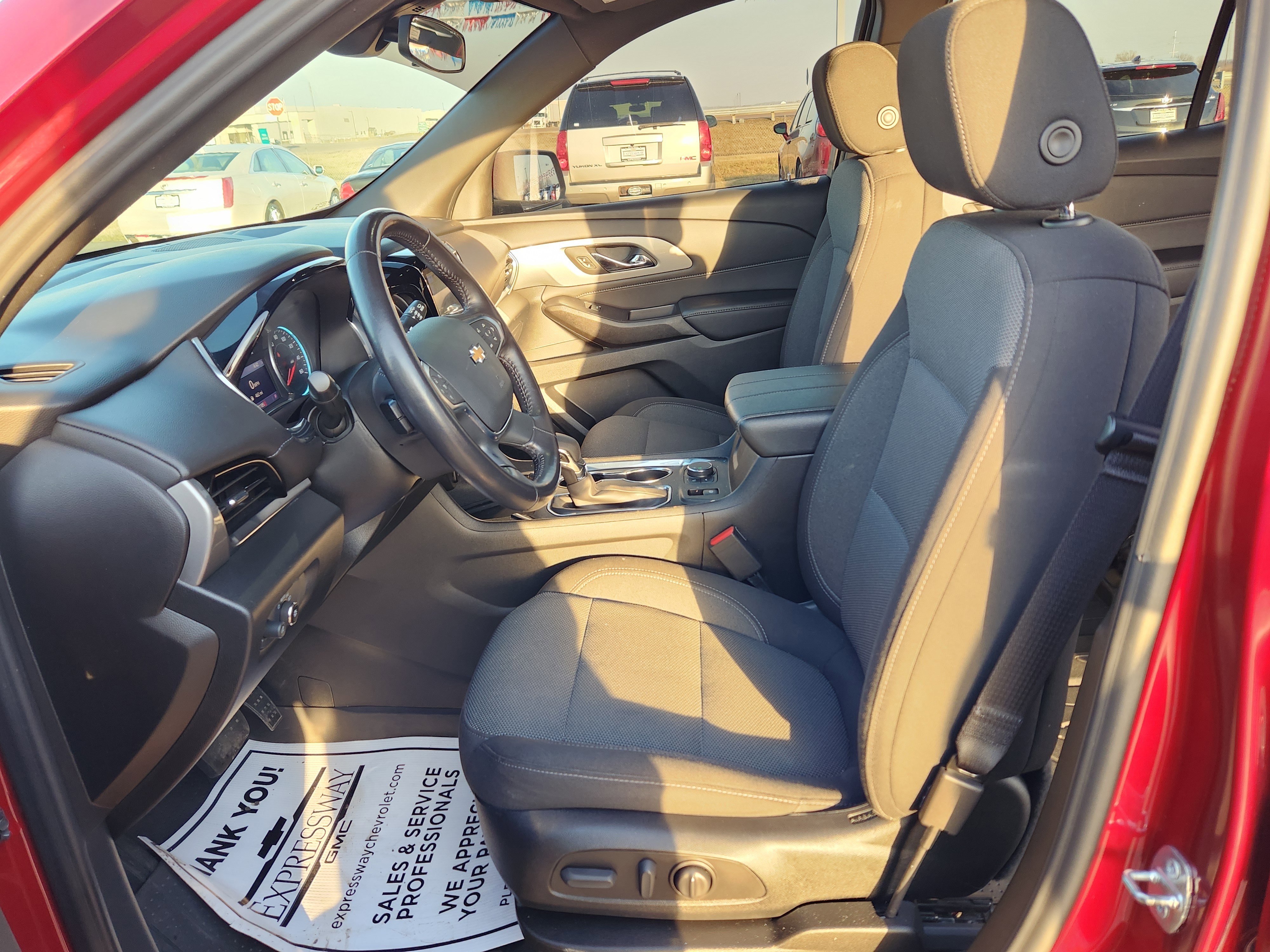 Used 2022 Chevrolet Traverse LT FWD image 13