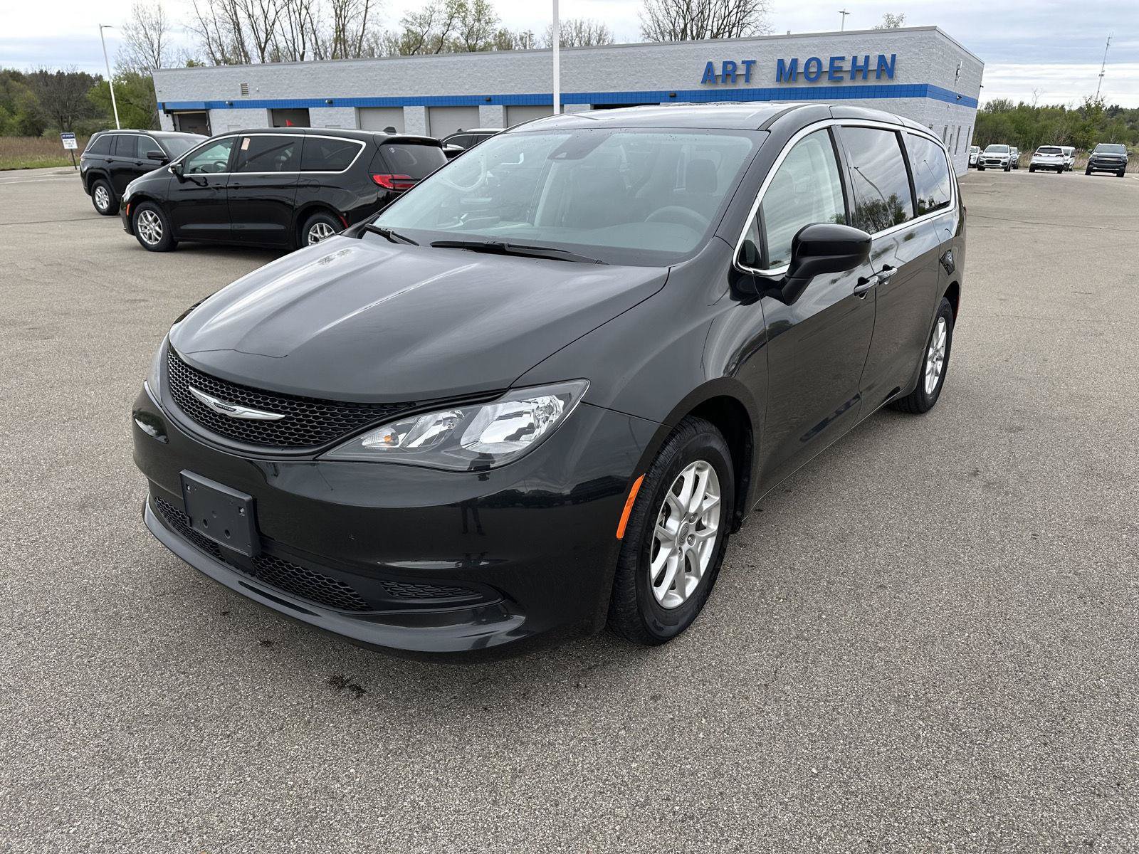 Used 2023 Chrysler Voyager LX FWD image 13