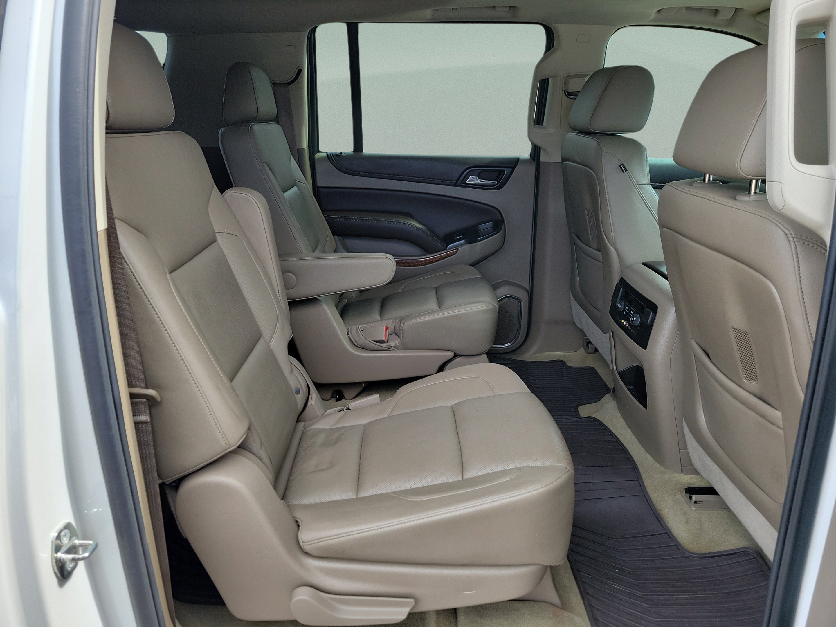Used 2016 Chevrolet Suburban LTZ RWD image 10