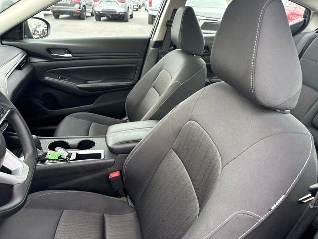 Used 2025 Nissan Altima 2.5 SV FWD image 12