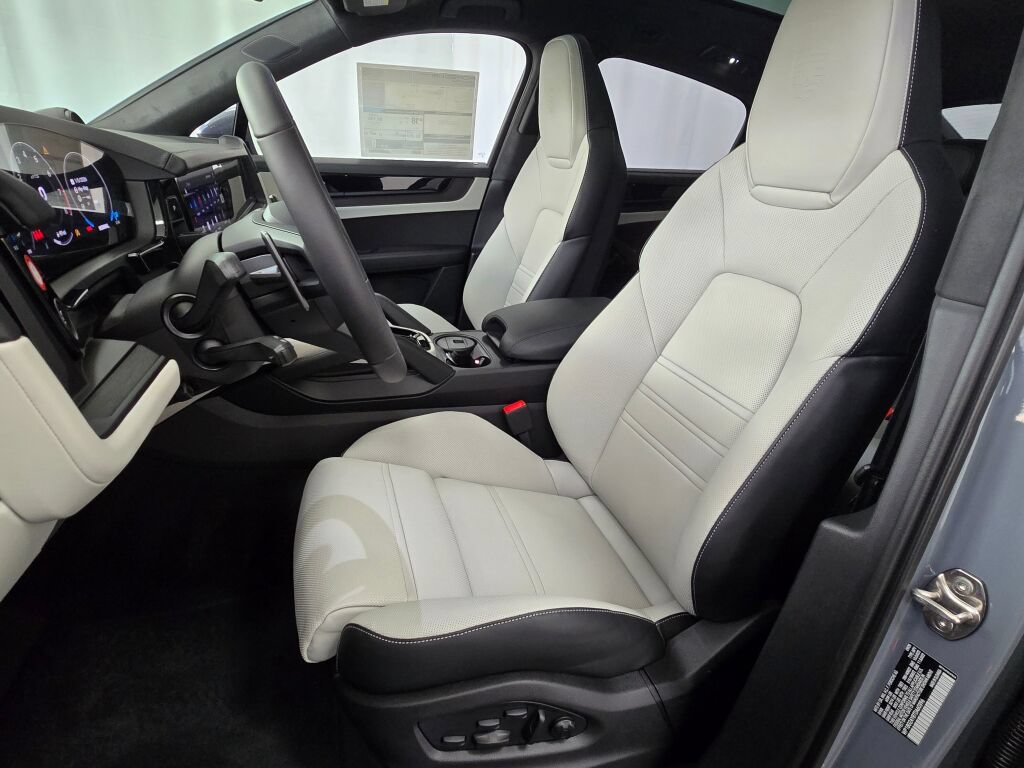 New 2026 Porsche Cayenne GTS AWD/4WD image 5