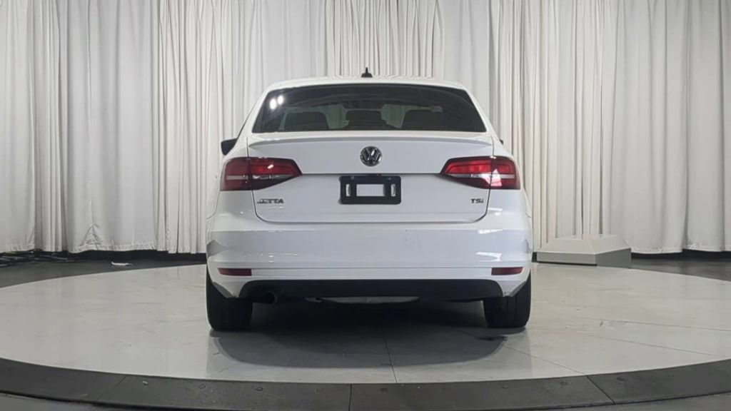 Used 2016 Volkswagen Jetta Sport FWD image 9
