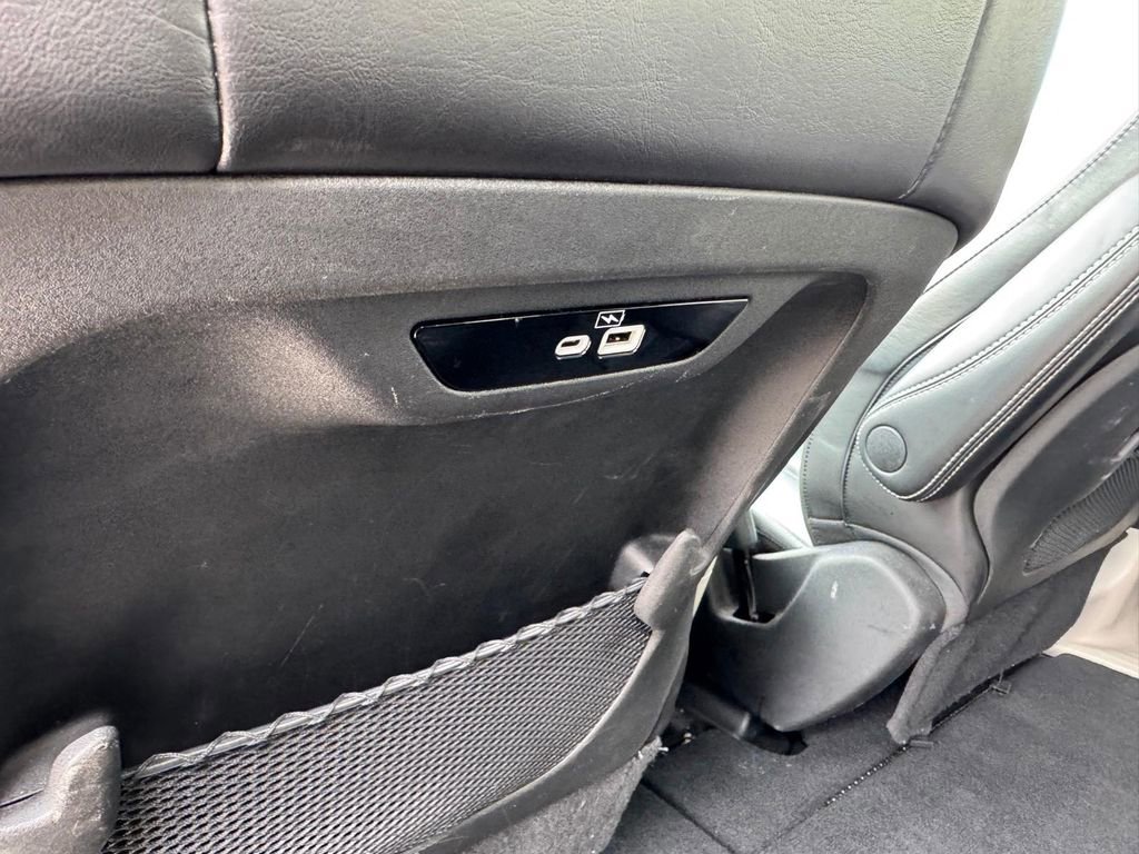 Used 2024 Chrysler Pacifica Touring-L image 11