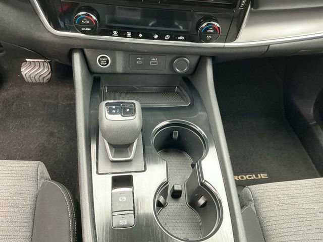 Used 2021 Nissan Rogue SV image 12