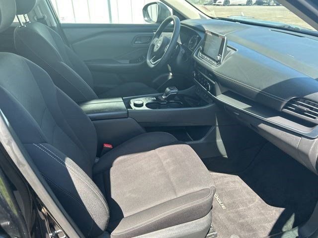 Used 2024 Nissan Rogue S image 37