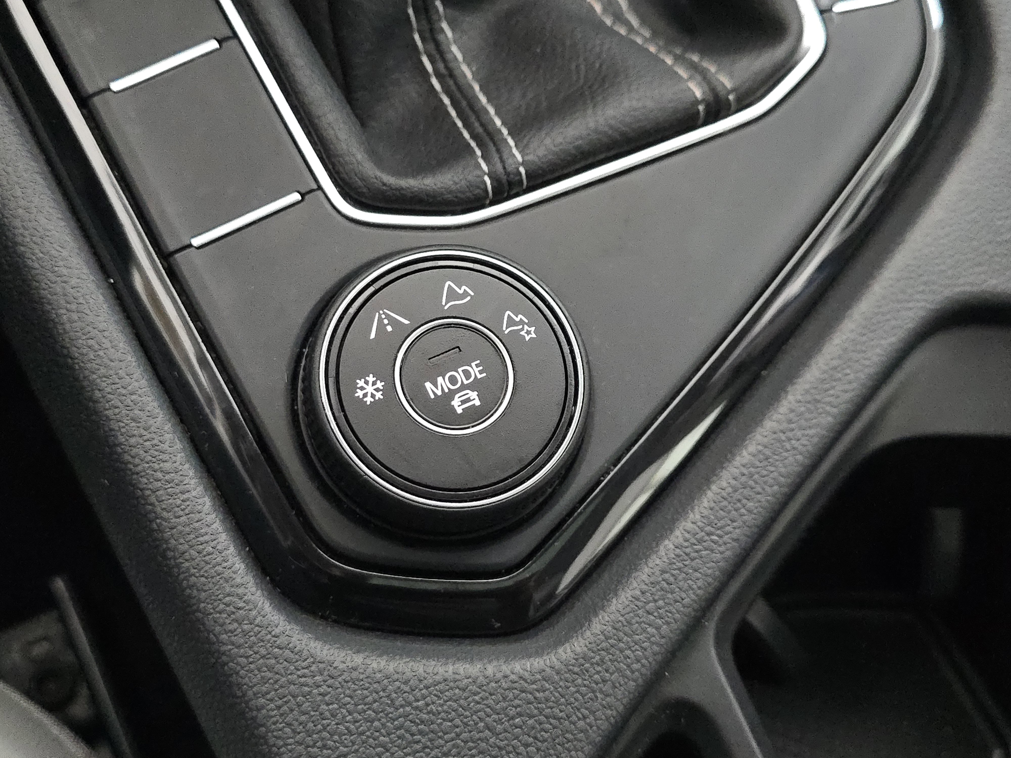 Used 2023 Volkswagen Taos SE image 25