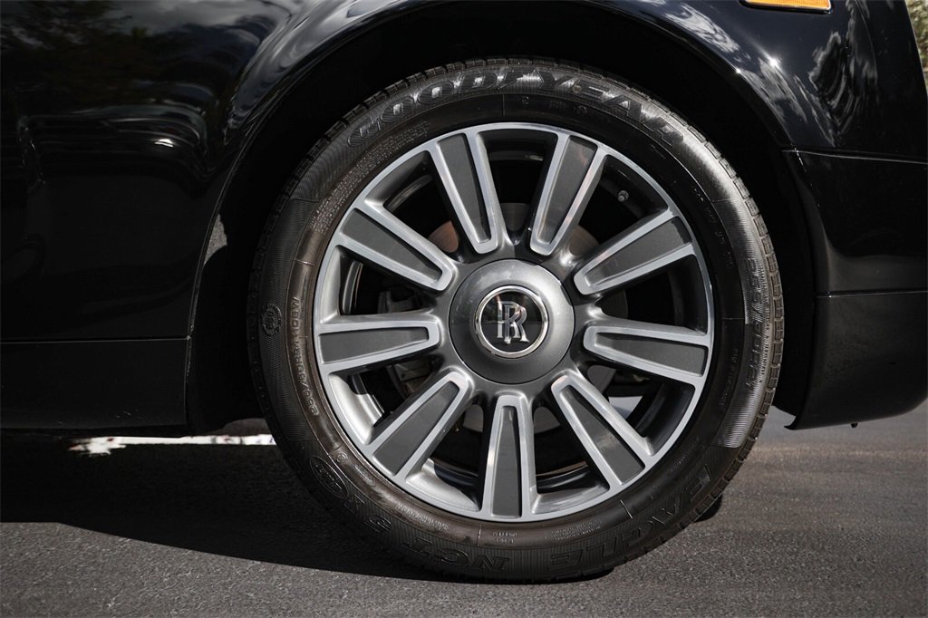 Used 2010 Rolls-Royce Phantom Drophead Coupe image 15