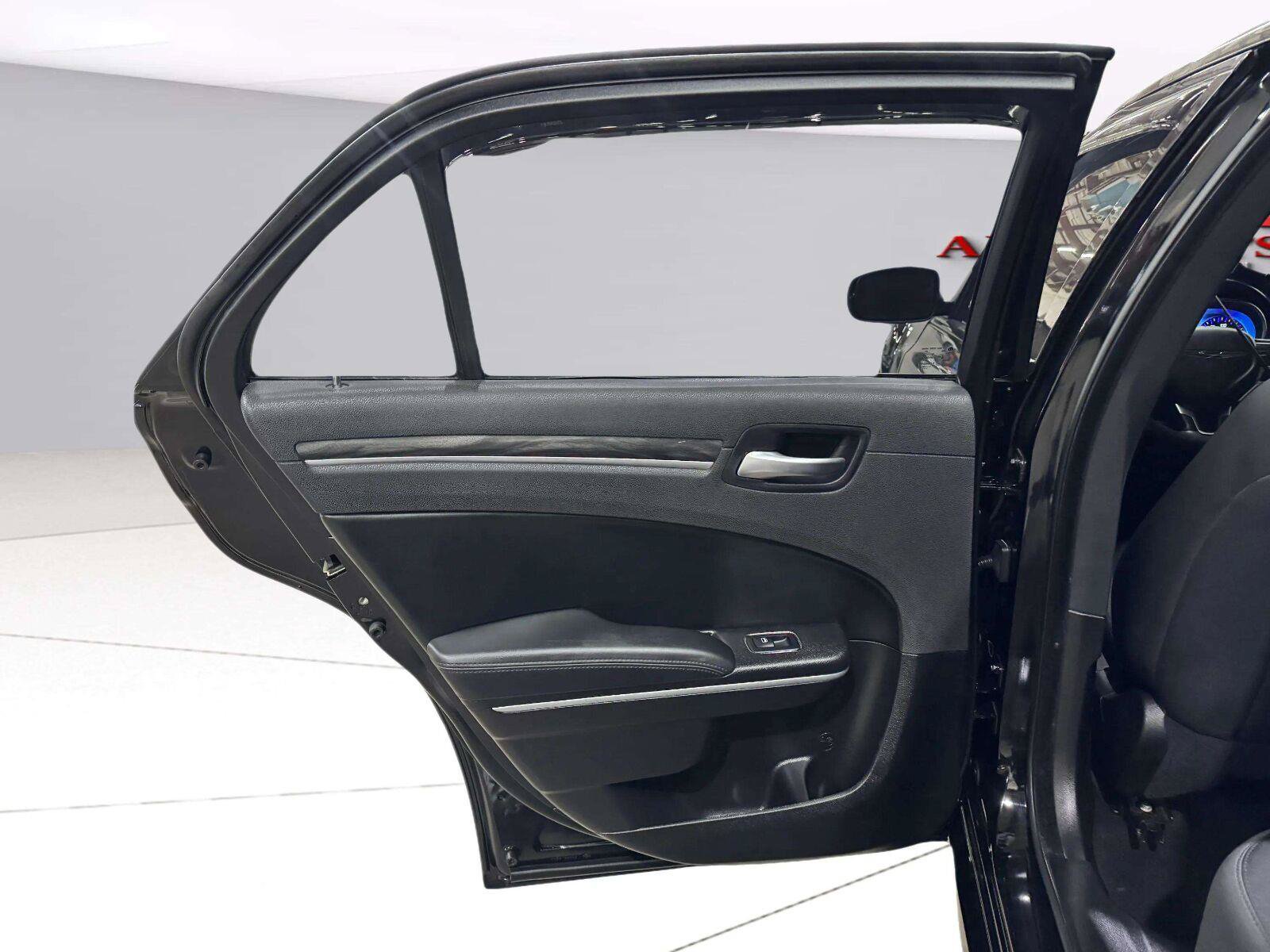 Used 2022 Chrysler 300 Touring w/ Sport Appearance Package RWD image 34