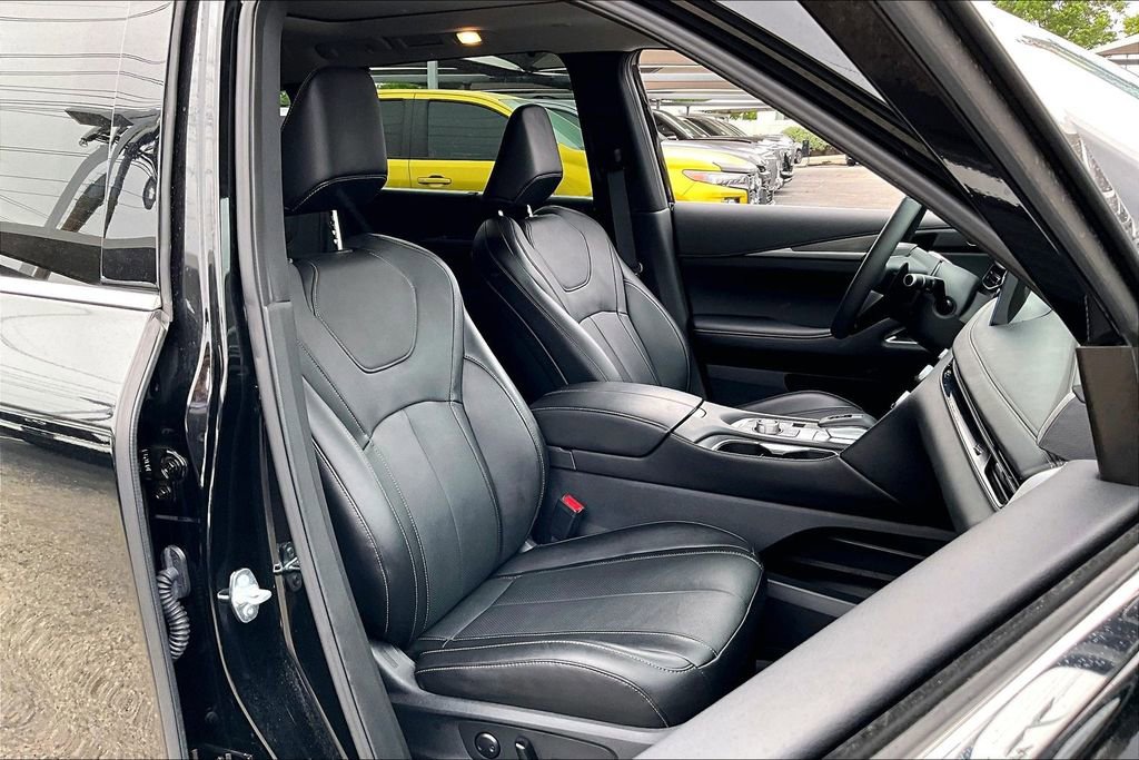 Certified 2025 INFINITI QX60 Luxe image 12