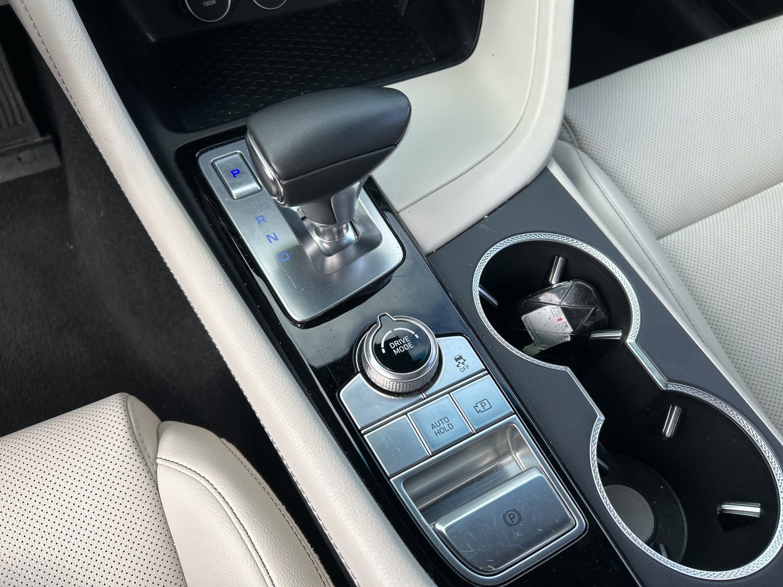 Used 2025 Genesis G70 2.5T image 13