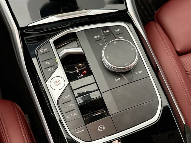 Used 2023 BMW 330e xDrive w/ Convenience Package image 16