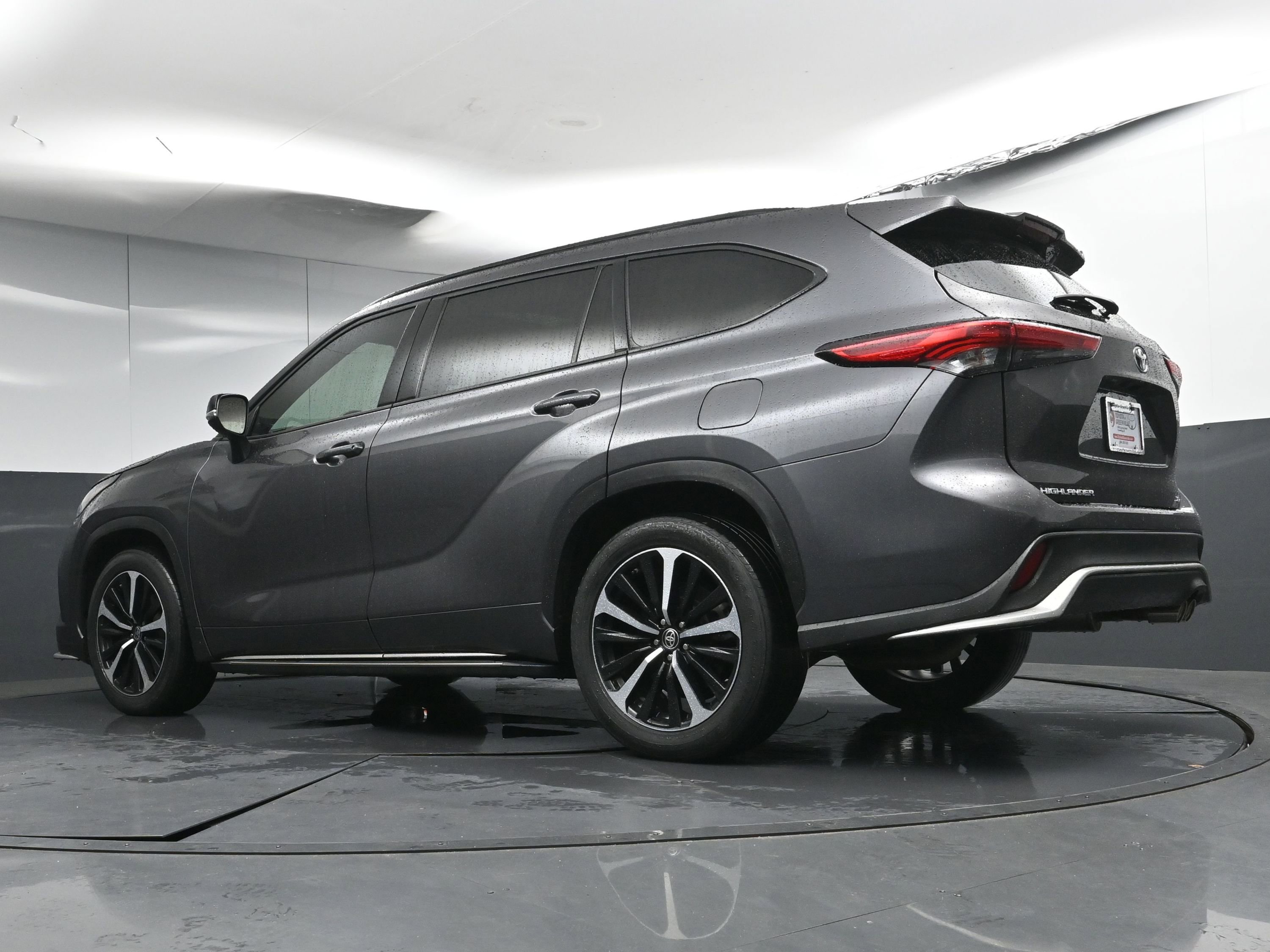 Certified 2021 Toyota Highlander XSE image 30