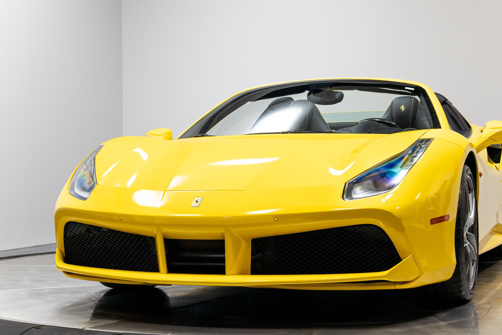Used 2017 Ferrari 488 Spider image 82