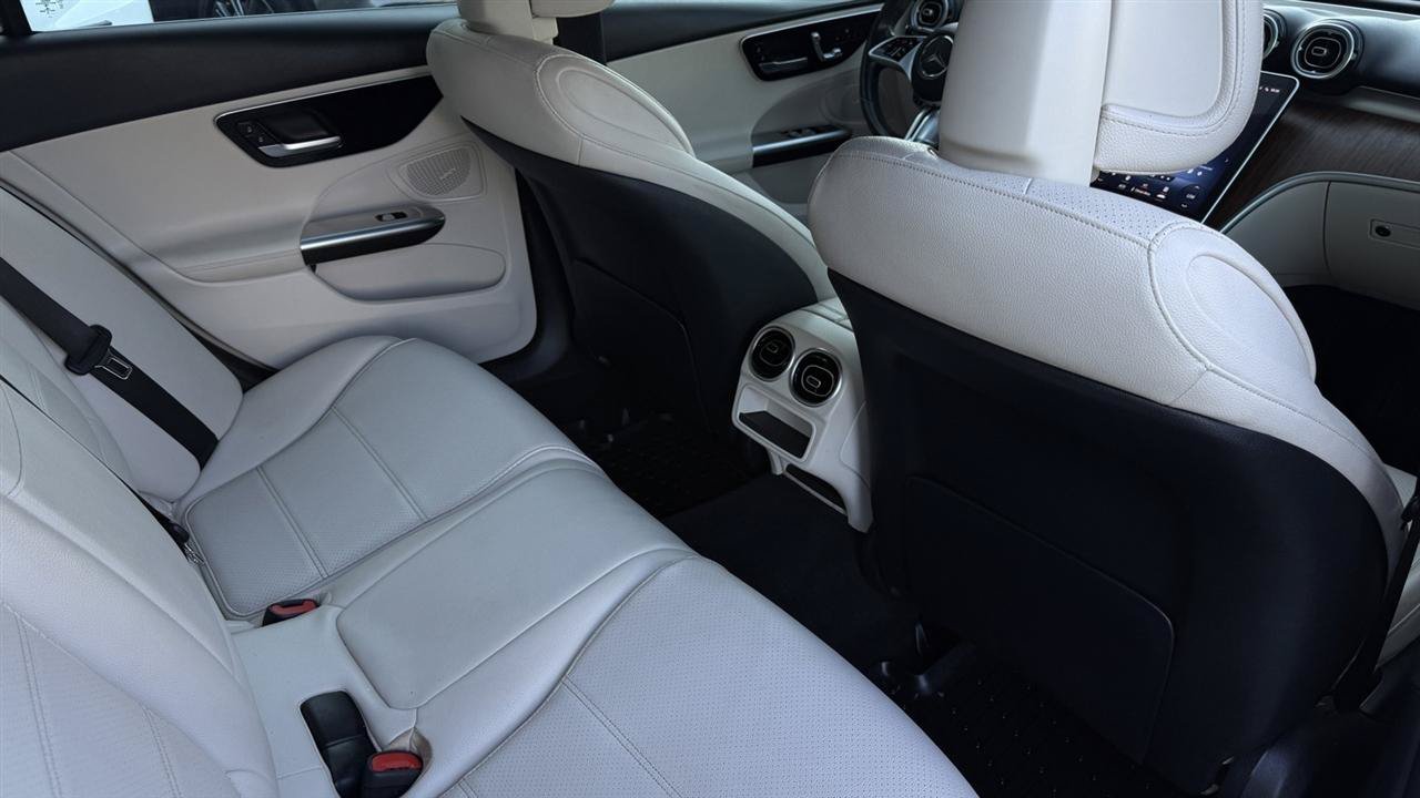 Used 2022 Mercedes-Benz C 300 4MATIC Sedan image 37